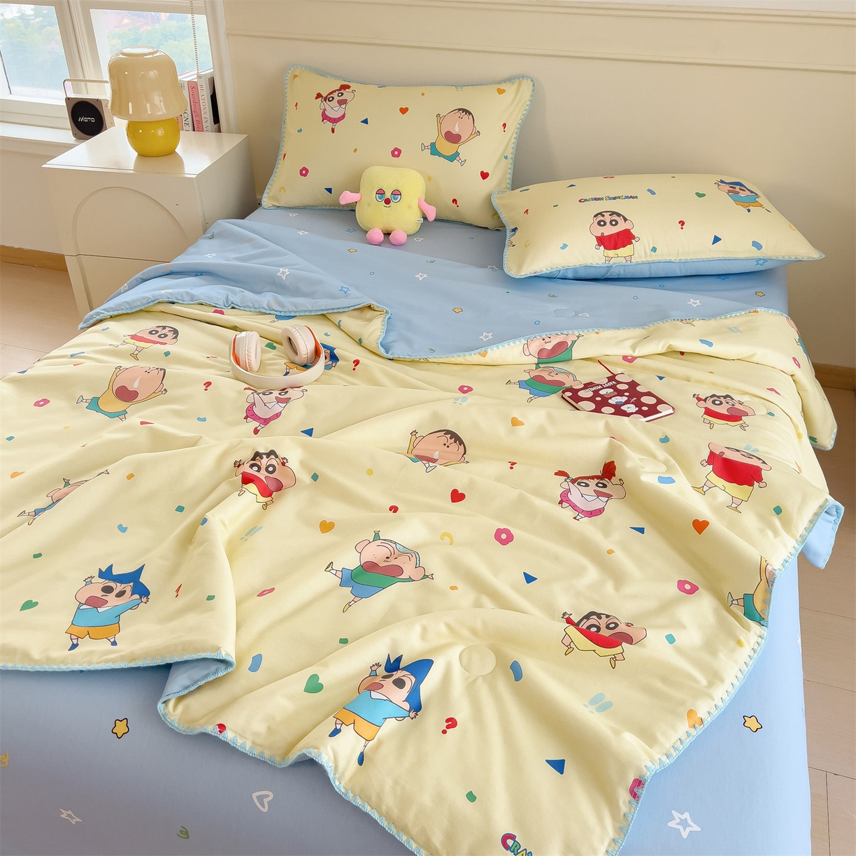 91家纺网 家纺一手货源 找家纺 兄弟坊 2026新款正版授权卡通全棉13370印花夏被夏凉被儿童被 夏被四件套 蜡笔小伙伴