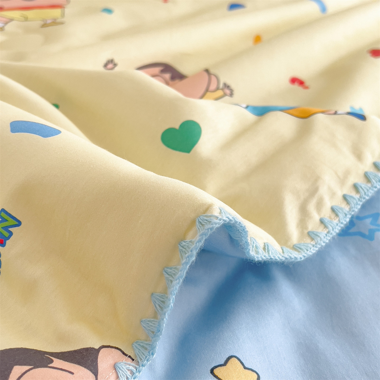 91家纺网 家纺一手货源 找家纺 兄弟坊 2026新款正版授权卡通全棉13370印花夏被夏凉被儿童被 夏被四件套 蜡笔小伙伴