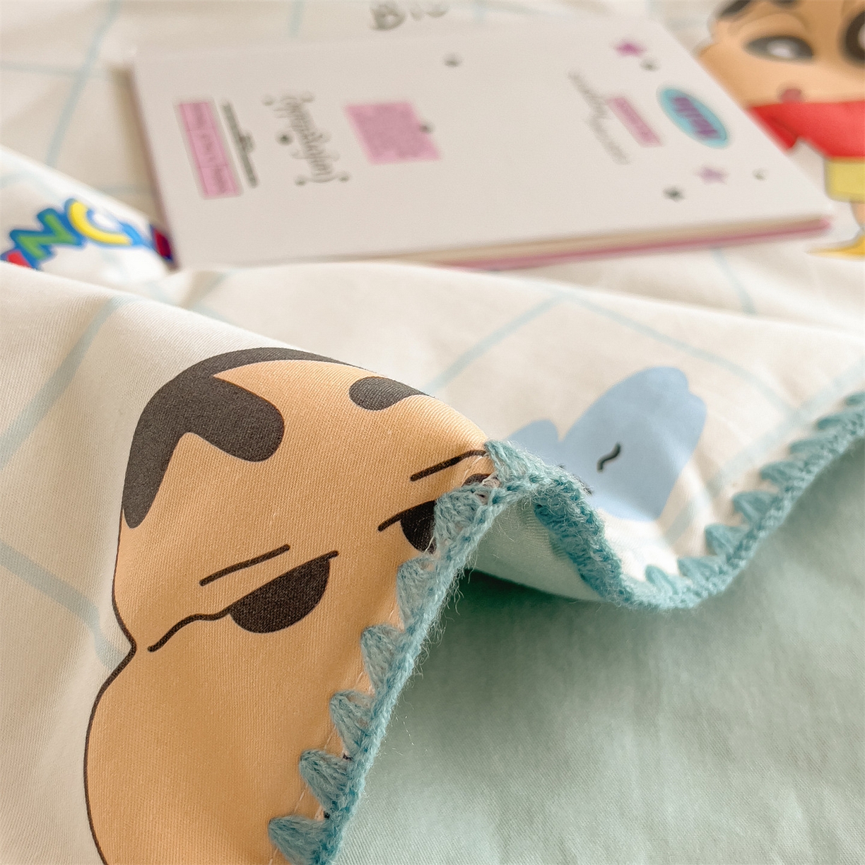 91家纺网 家纺一手货源 找家纺 兄弟坊 2026新款正版授权卡通全棉13370印花夏被夏凉被儿童被 夏被四件套 云朵蜡笔小新