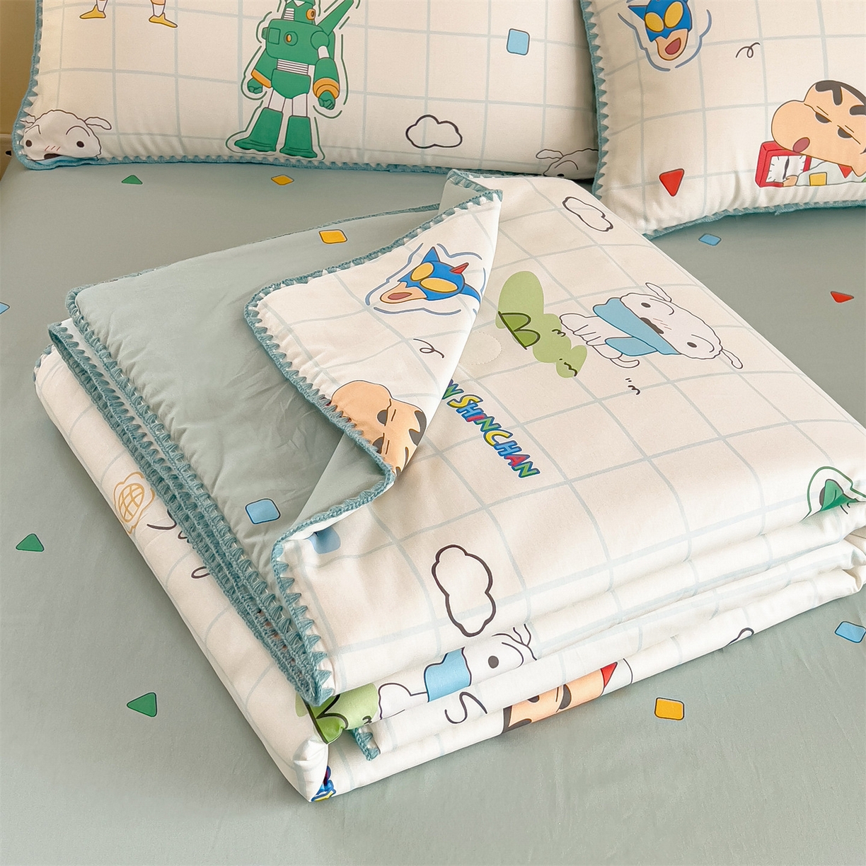 91家纺网 家纺一手货源 找家纺 兄弟坊 2026新款正版授权卡通全棉13370印花夏被夏凉被儿童被 夏被四件套 云朵蜡笔小新