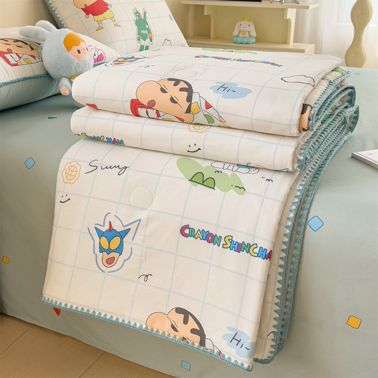 91家纺网 家纺一手货源 找家纺 兄弟坊 2026新款正版授权卡通全棉13370印花夏被夏凉被儿童被 夏被四件套 云朵蜡笔小新