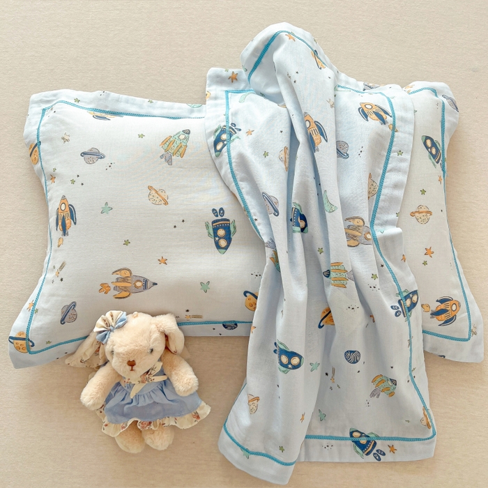 91家纺网 家纺一手货源 找家纺 百寐 2026新款母婴A类双层棉纱枕套婴幼儿卡通宝宝枕套子母信封枕套 太空旅行