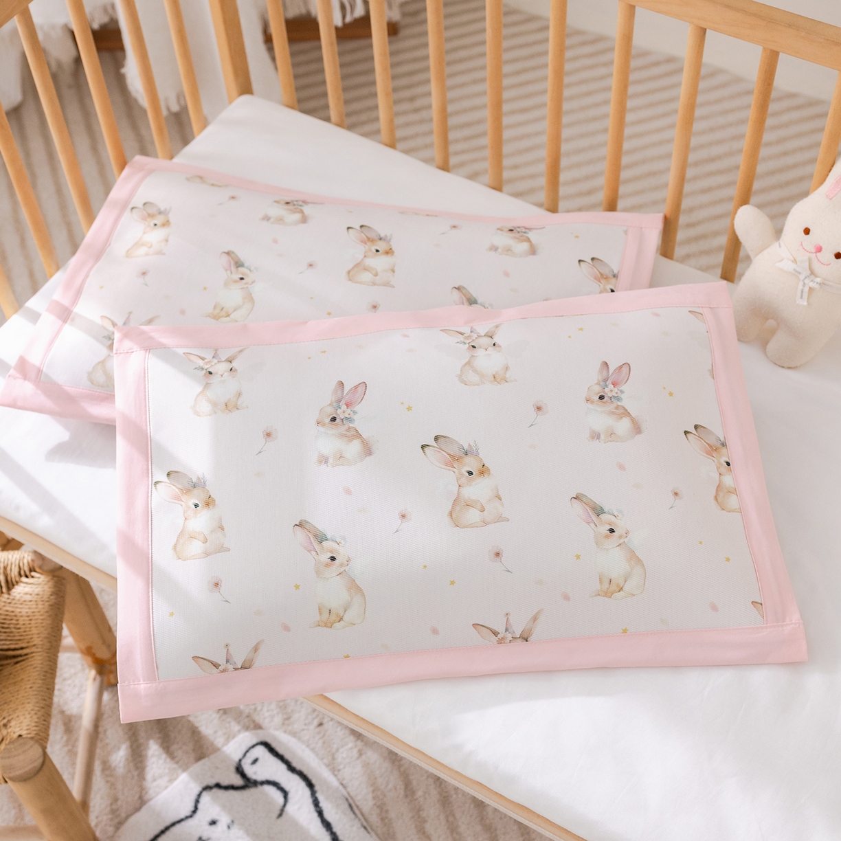 91家纺网 家纺一手货源 找家纺 荷马之梦 2026新款A类母婴原创卡通冰丝儿童枕套 天使小兔