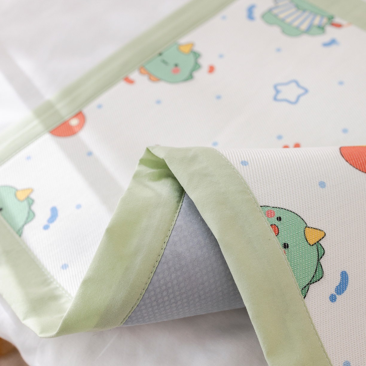 91家纺网 家纺一手货源 找家纺 荷马之梦 2026新款A类母婴原创卡通冰丝儿童枕套 运动恐龙