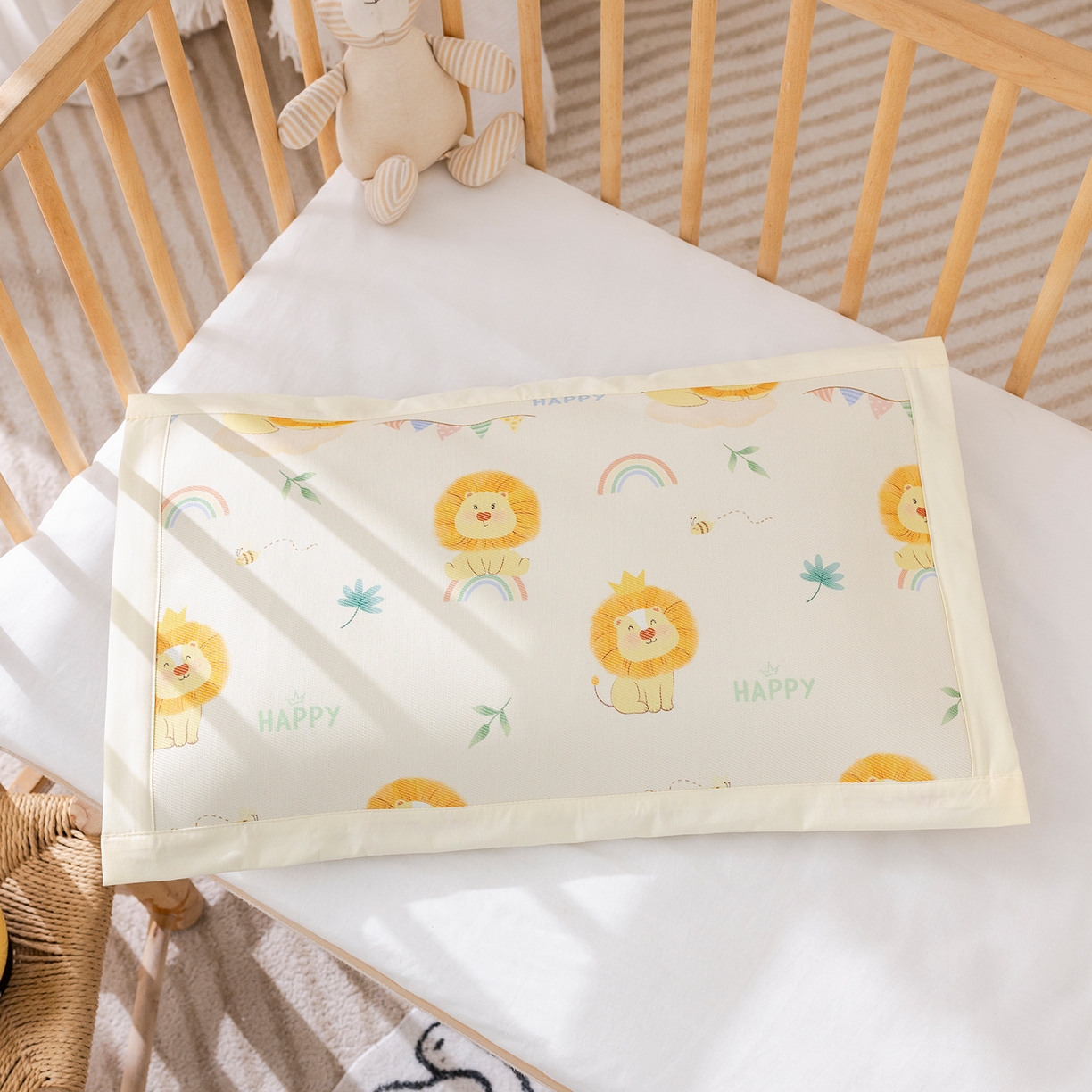 91家纺网 家纺一手货源 找家纺 荷马之梦 2026新款A类母婴原创卡通冰丝儿童枕套 萌狮派对