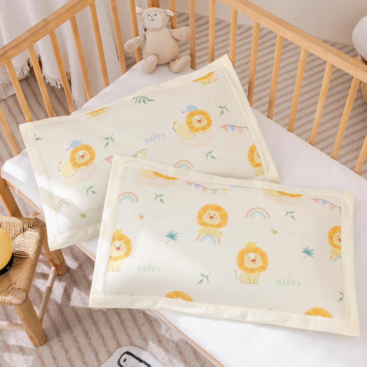 91家纺网 家纺一手货源 找家纺 荷马之梦 2026新款A类母婴原创卡通冰丝儿童枕套 萌狮派对