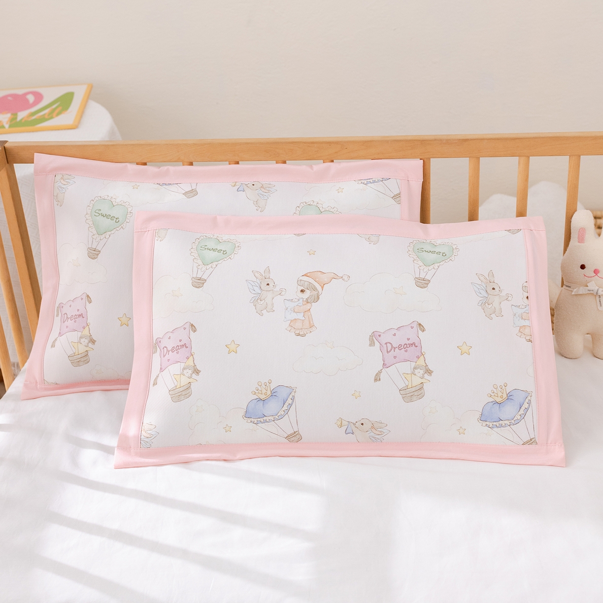 91家纺网 家纺一手货源 找家纺 荷马之梦 2026新款A类母婴原创卡通冰丝儿童枕套 甜屿绮梦