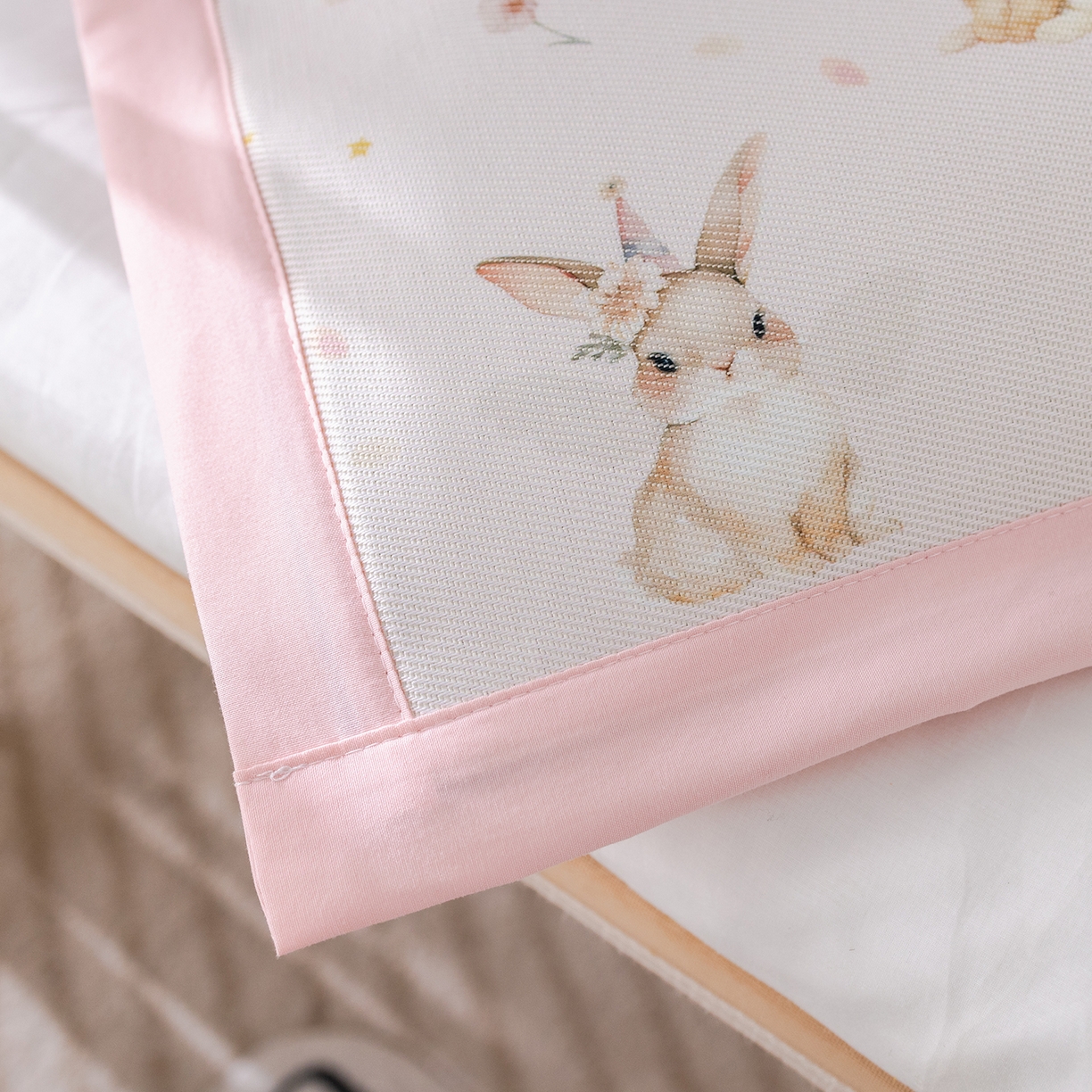 91家纺网 家纺一手货源 找家纺 荷马之梦 2026新款A类母婴原创卡通冰丝儿童枕套 天使小兔