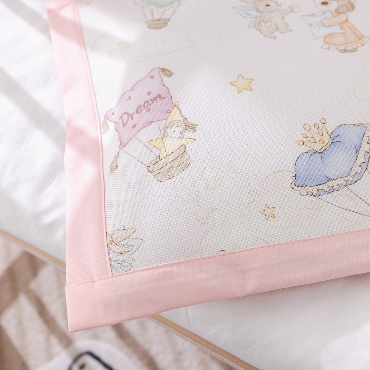 91家纺网 家纺一手货源 找家纺 荷马之梦 2026新款A类母婴原创卡通冰丝儿童枕套 甜屿绮梦