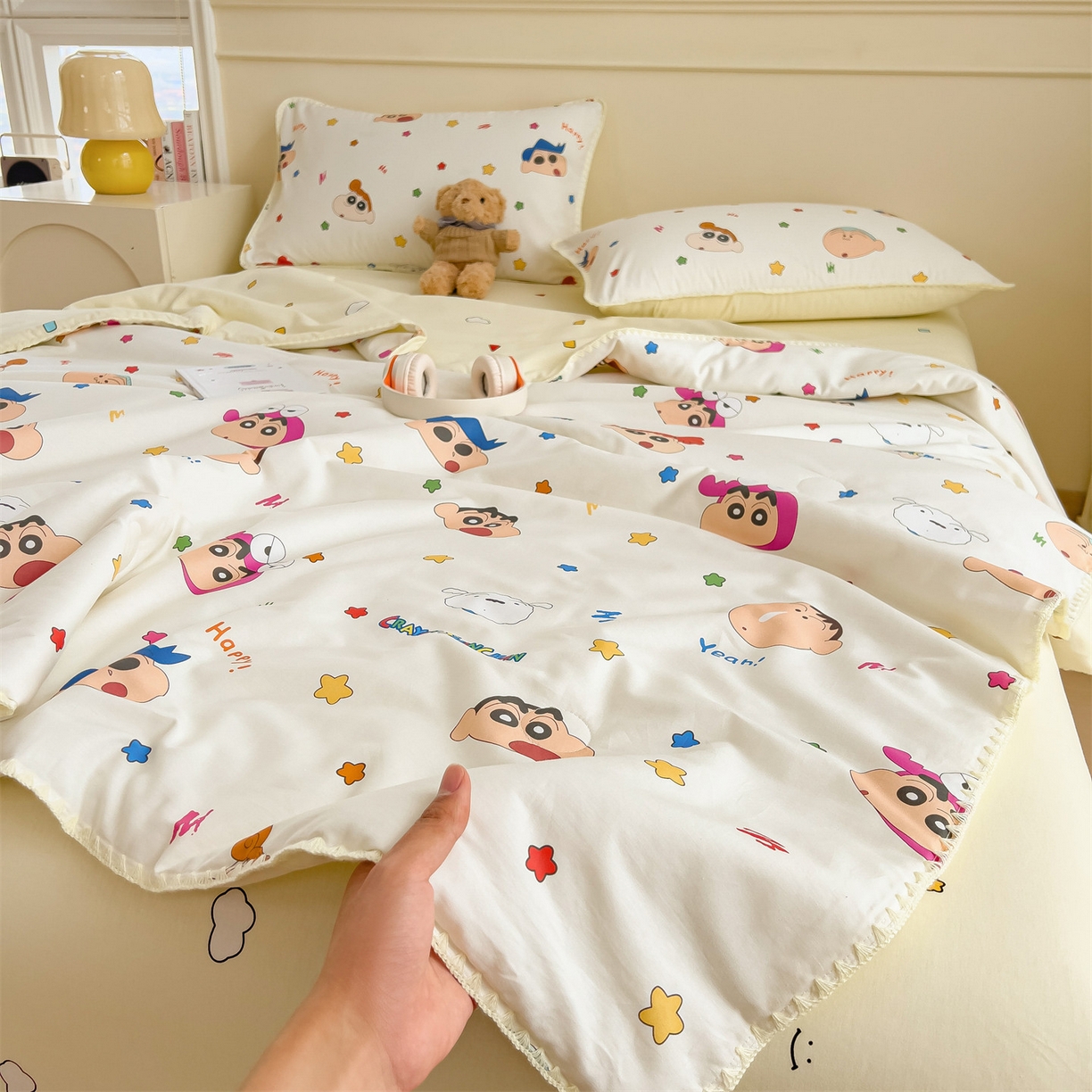 91家纺网 家纺一手货源 找家纺 兄弟坊 2026新款正版授权卡通全棉13370印花夏被夏凉被儿童被 夏被四件套 春日部小新