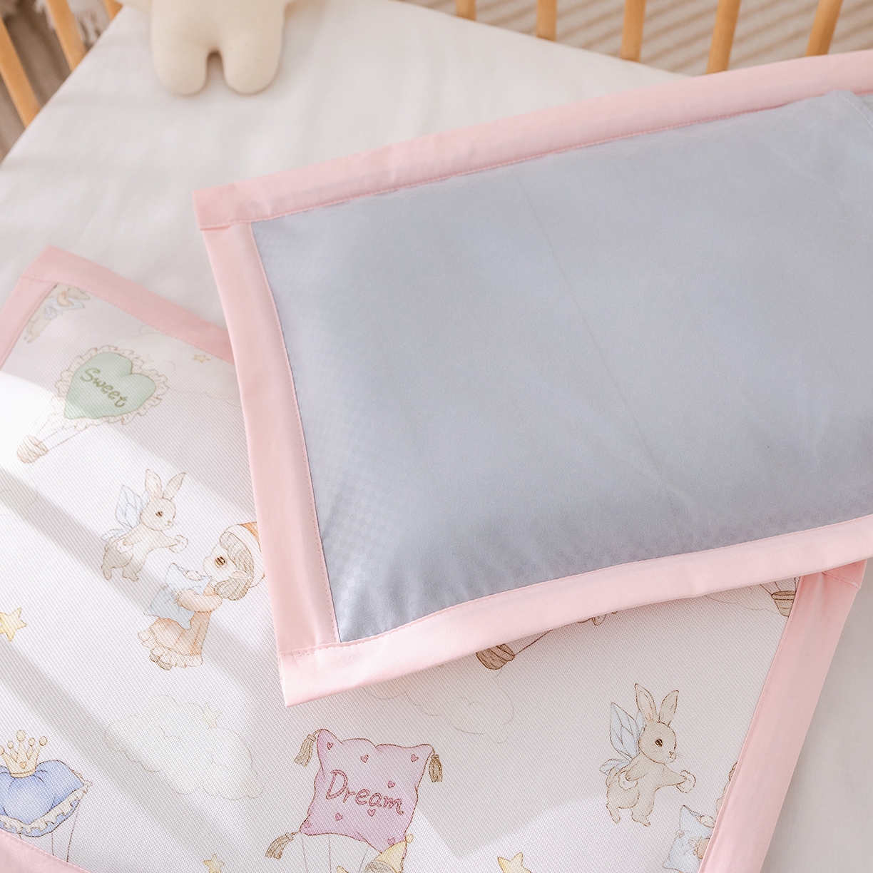 91家纺网 家纺一手货源 找家纺 荷马之梦 2026新款A类母婴原创卡通冰丝儿童枕套 甜屿绮梦