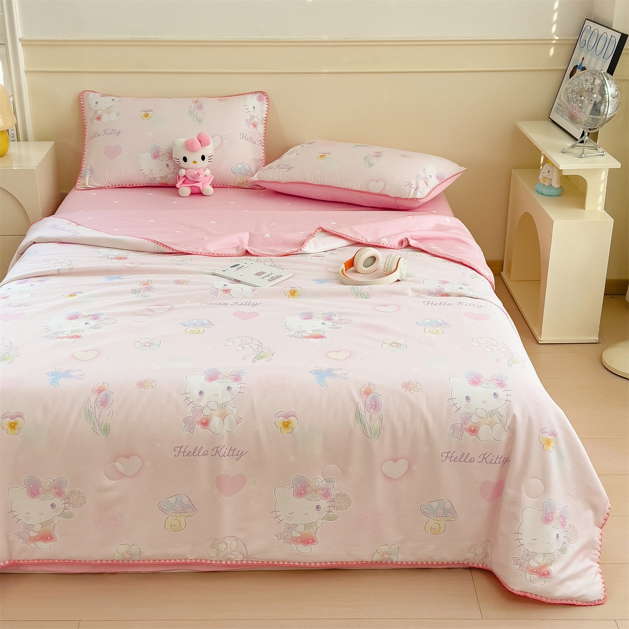 91家纺网 家纺一手货源 找家纺 兄弟坊 2026新款正版授权卡通全棉13370印花夏被夏凉被儿童被 夏被四件套 粉雾凯蒂猫