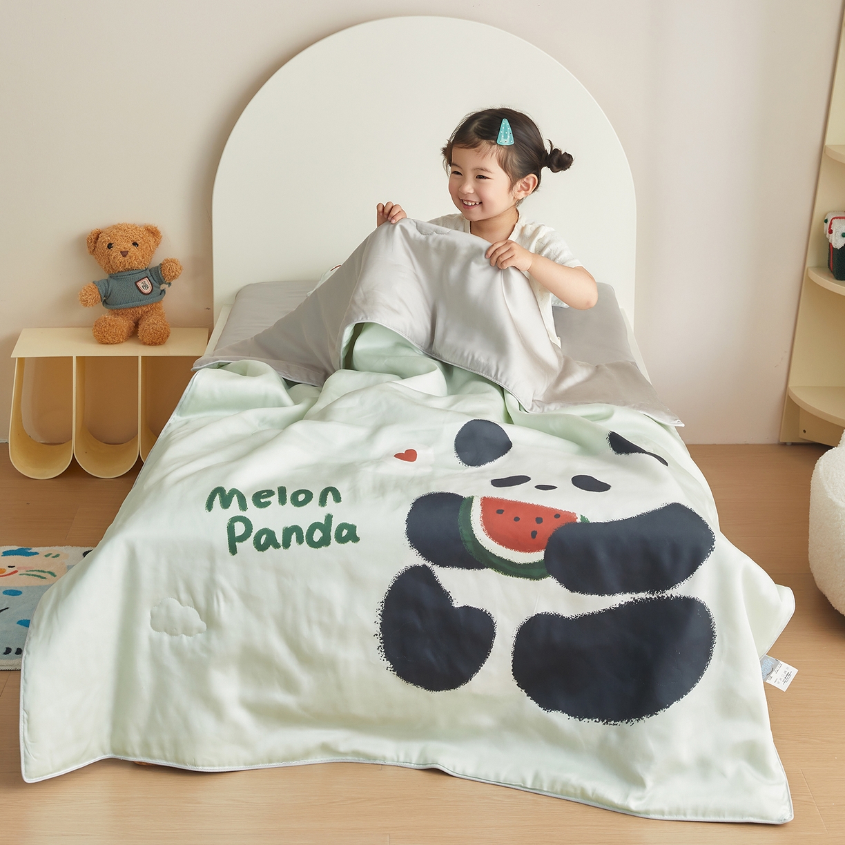 91家纺网 家纺一手货源 找家纺 荷马之梦 2026新款60s兰精天丝原创数码印花山茶花桑蚕丝儿童夏被 西瓜熊猫