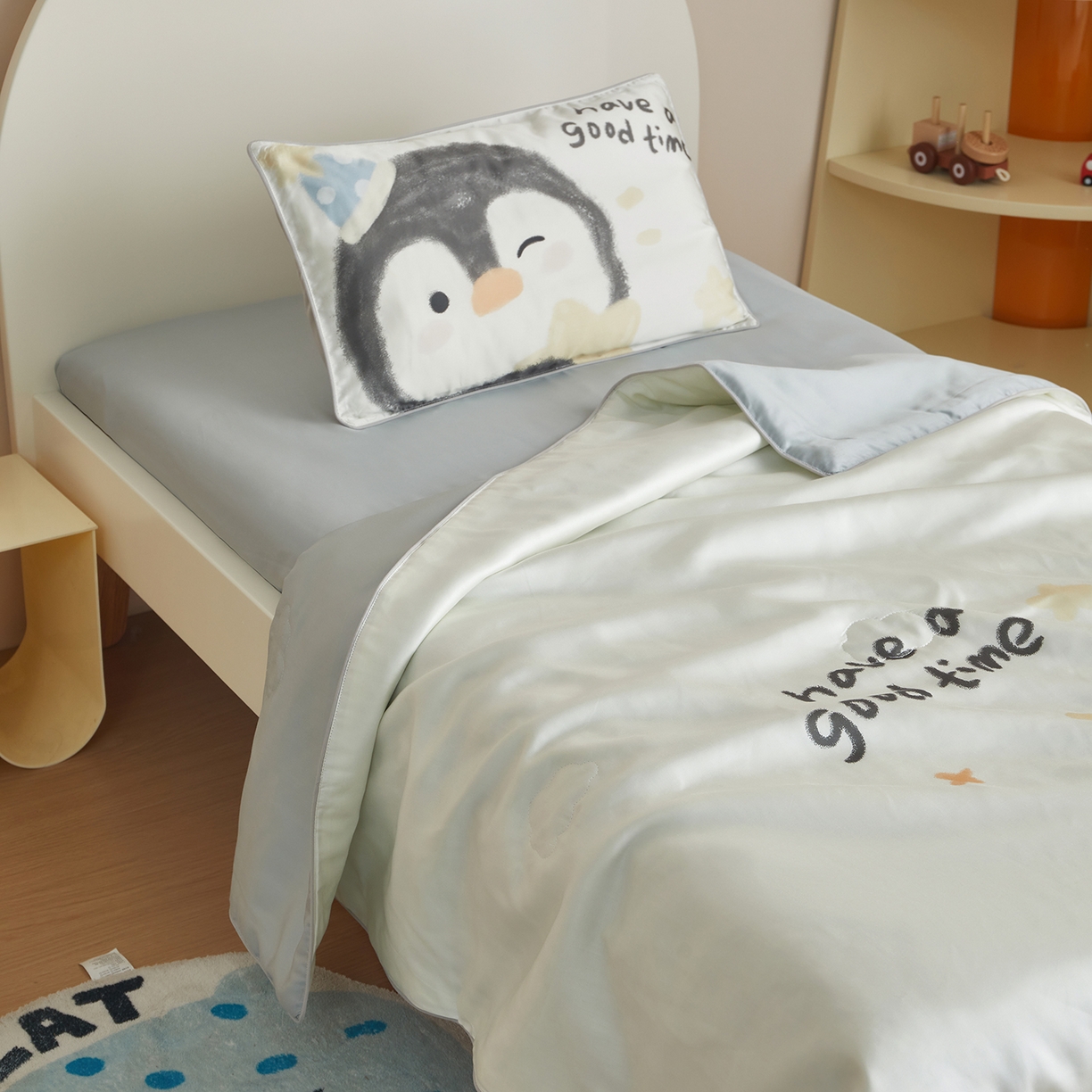 91家纺网 家纺一手货源 找家纺 荷马之梦 2026新款60s兰精天丝原创数码印花山茶花桑蚕丝儿童夏被 星星企鹅