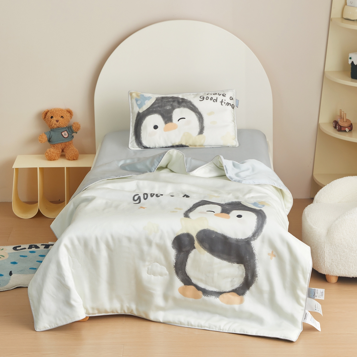 91家纺网 家纺一手货源 找家纺 荷马之梦 2026新款60s兰精天丝原创数码印花山茶花桑蚕丝儿童夏被 星星企鹅