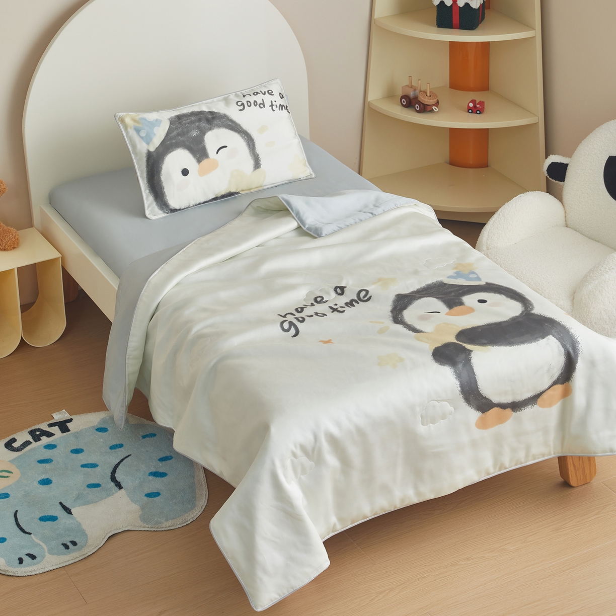 91家纺网 家纺一手货源 找家纺 荷马之梦 2026新款60s兰精天丝原创数码印花山茶花桑蚕丝儿童夏被 星星企鹅