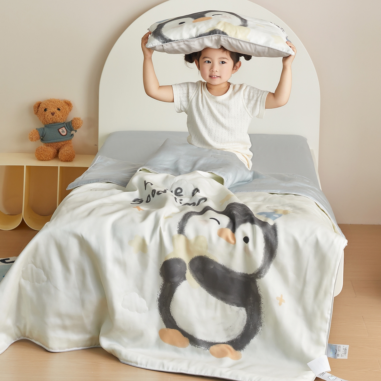 91家纺网 家纺一手货源 找家纺 荷马之梦 2026新款60s兰精天丝原创数码印花山茶花桑蚕丝儿童夏被 星星企鹅