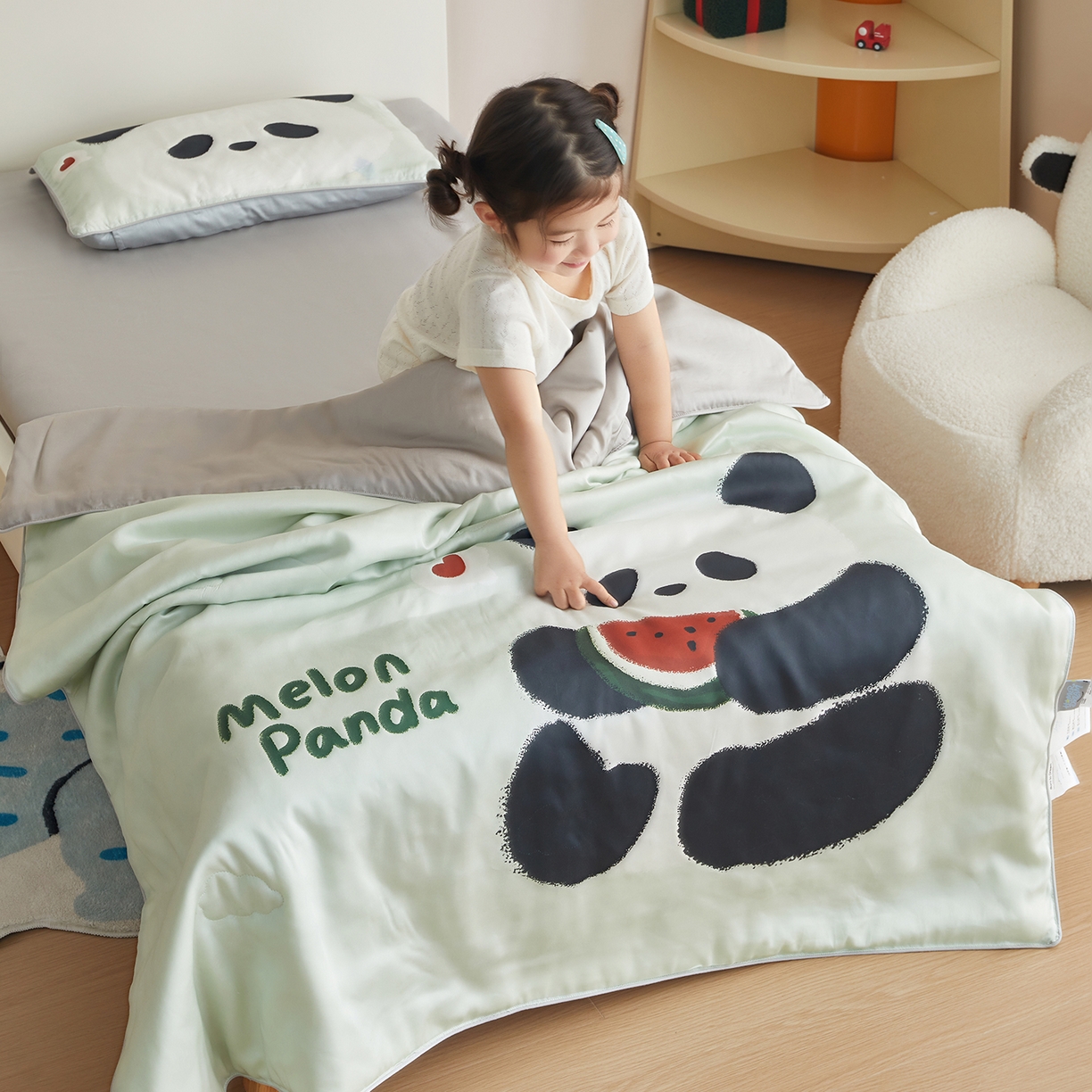 91家纺网 家纺一手货源 找家纺 荷马之梦 2026新款60s兰精天丝原创数码印花山茶花桑蚕丝儿童夏被 西瓜熊猫