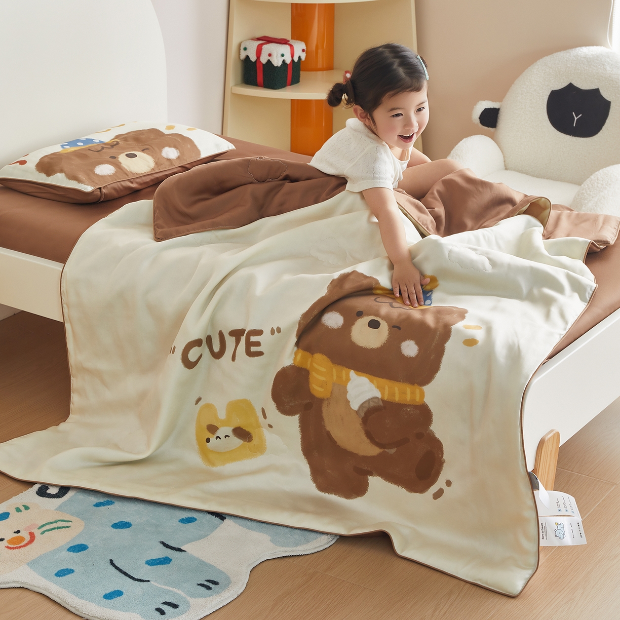 91家纺网 家纺一手货源 找家纺 荷马之梦 2026新款60s兰精天丝原创数码印花山茶花桑蚕丝儿童夏被 糯糯小熊