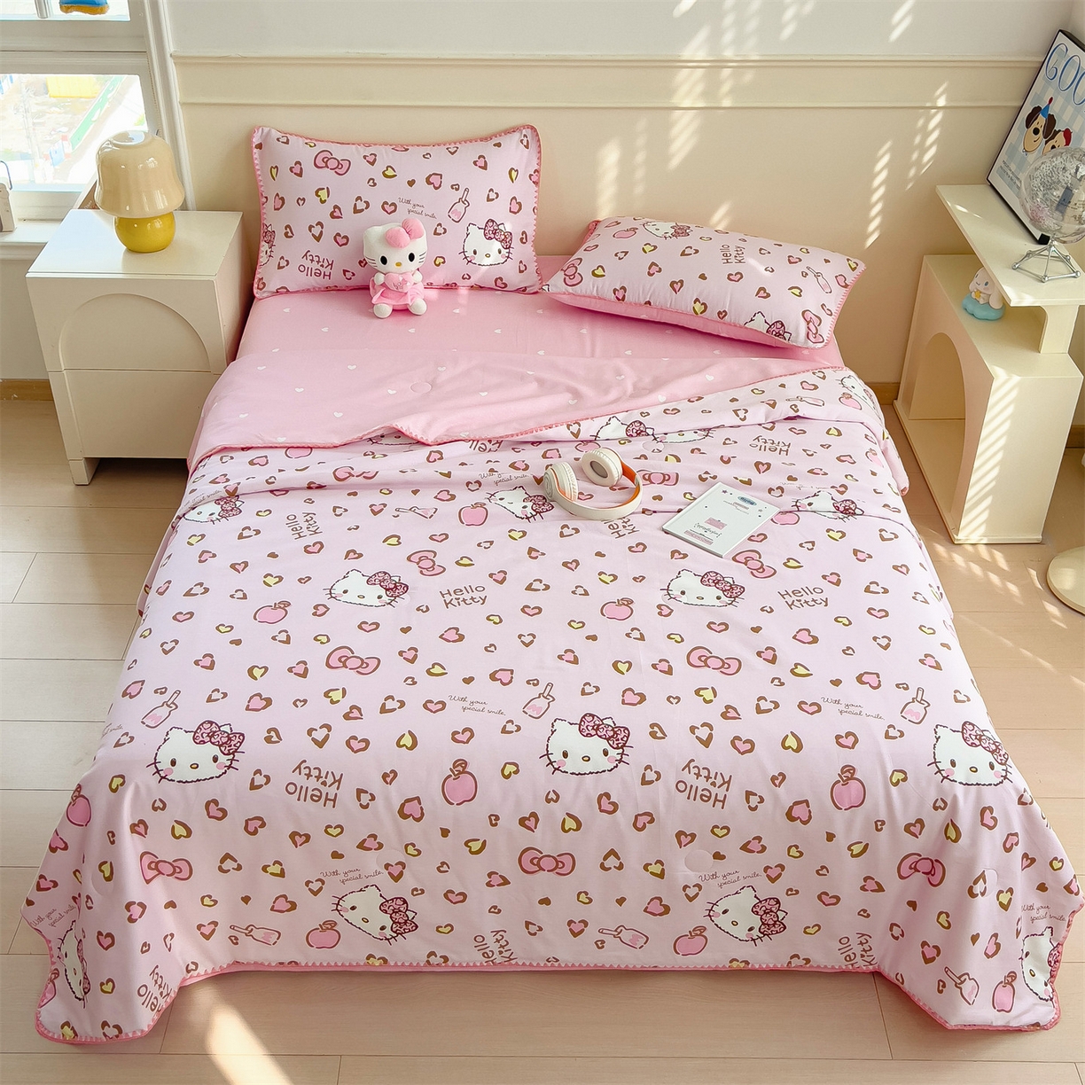 91家纺网 家纺一手货源 找家纺 兄弟坊 2026新款正版授权卡通全棉13370印花夏被夏凉被儿童被 夏被四件套 甜酷凯蒂猫