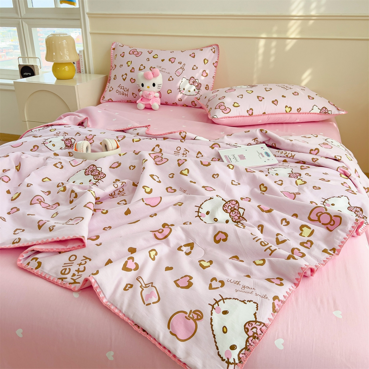 91家纺网 家纺一手货源 找家纺 兄弟坊 2026新款正版授权卡通全棉13370印花夏被夏凉被儿童被 夏被四件套 甜酷凯蒂猫