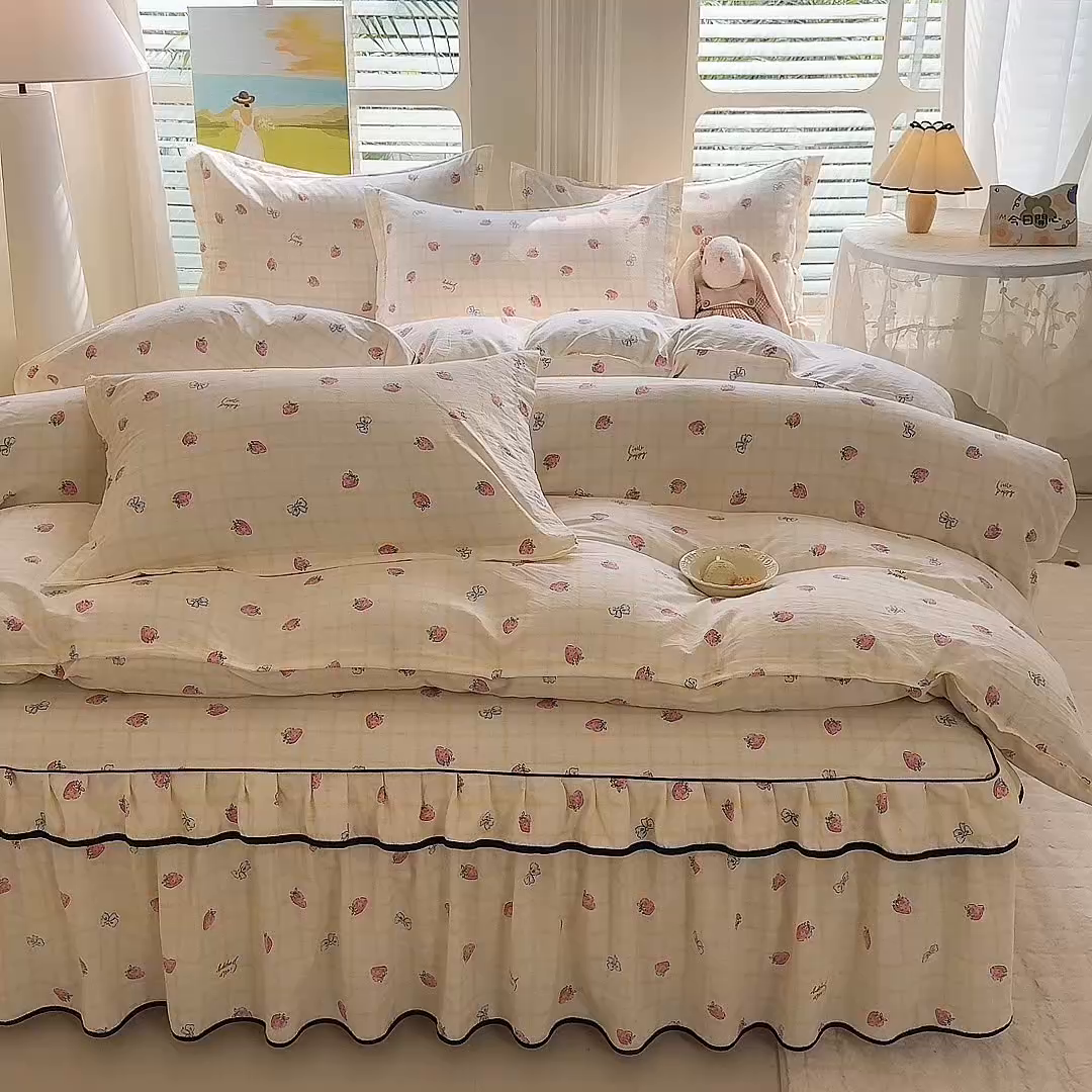 91家纺网 家纺一手货源 找家纺 优家居 2026新款A类水洗棉床裙四件套皱皱纱韩版公主风花边床罩直播爆款外贸定制 莓好时光