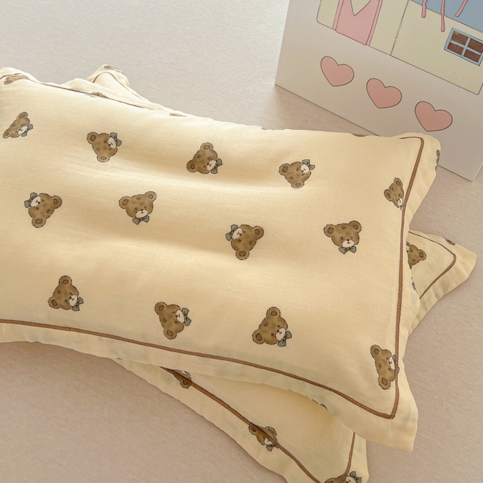 91家纺网 家纺一手货源 找家纺 百寐 2026新款母婴A类双层棉纱枕套婴幼儿卡通宝宝枕套子母信封枕套 领结小熊