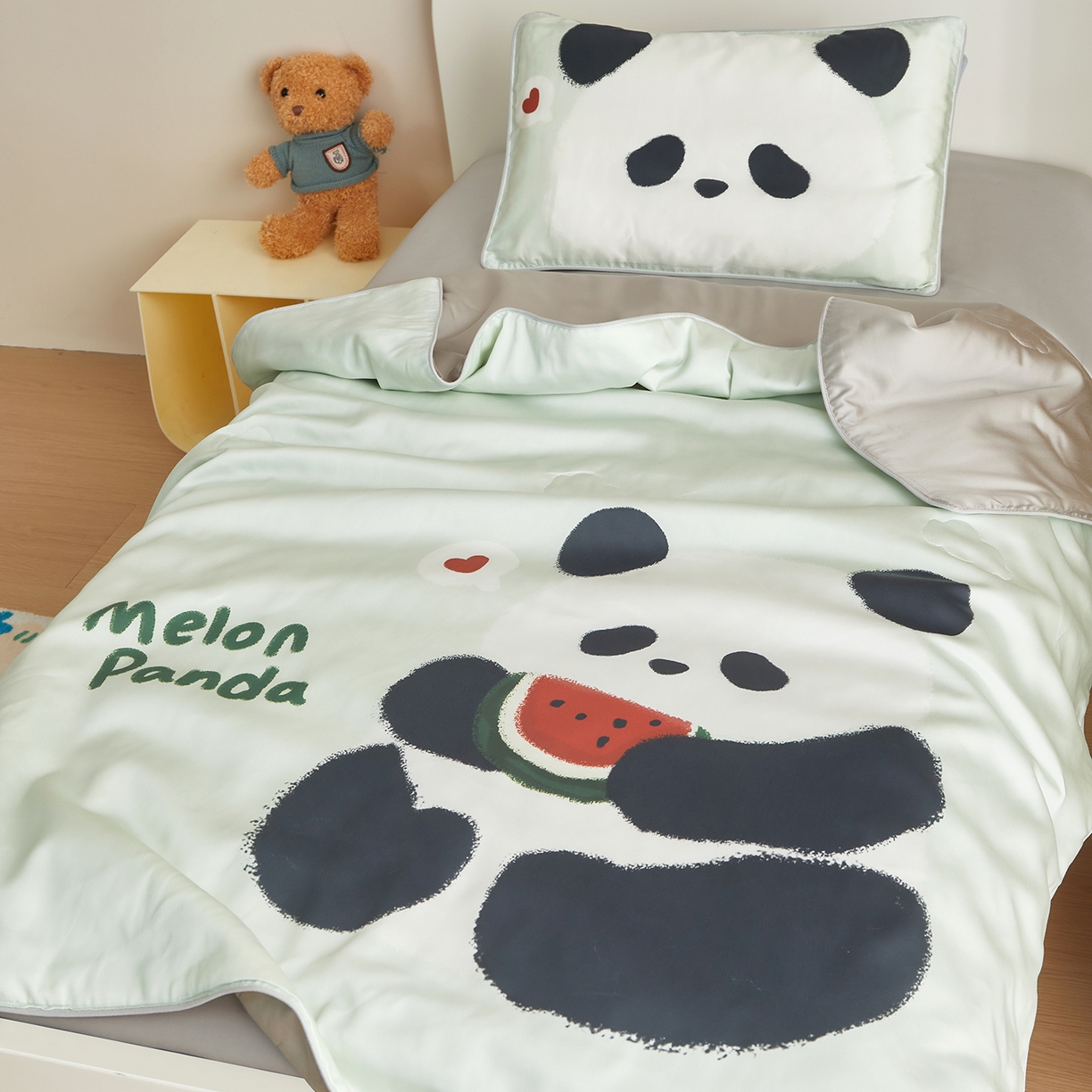 91家纺网 家纺一手货源 找家纺 荷马之梦 2026新款60s兰精天丝原创数码印花山茶花桑蚕丝儿童夏被 西瓜熊猫