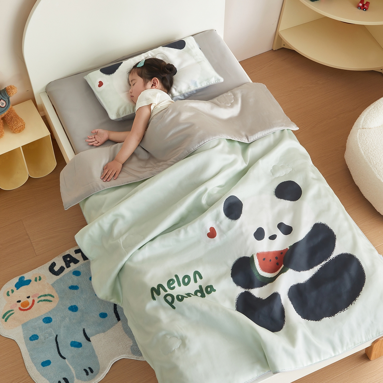 91家纺网 家纺一手货源 找家纺 荷马之梦 2026新款60s兰精天丝原创数码印花山茶花桑蚕丝儿童夏被 西瓜熊猫