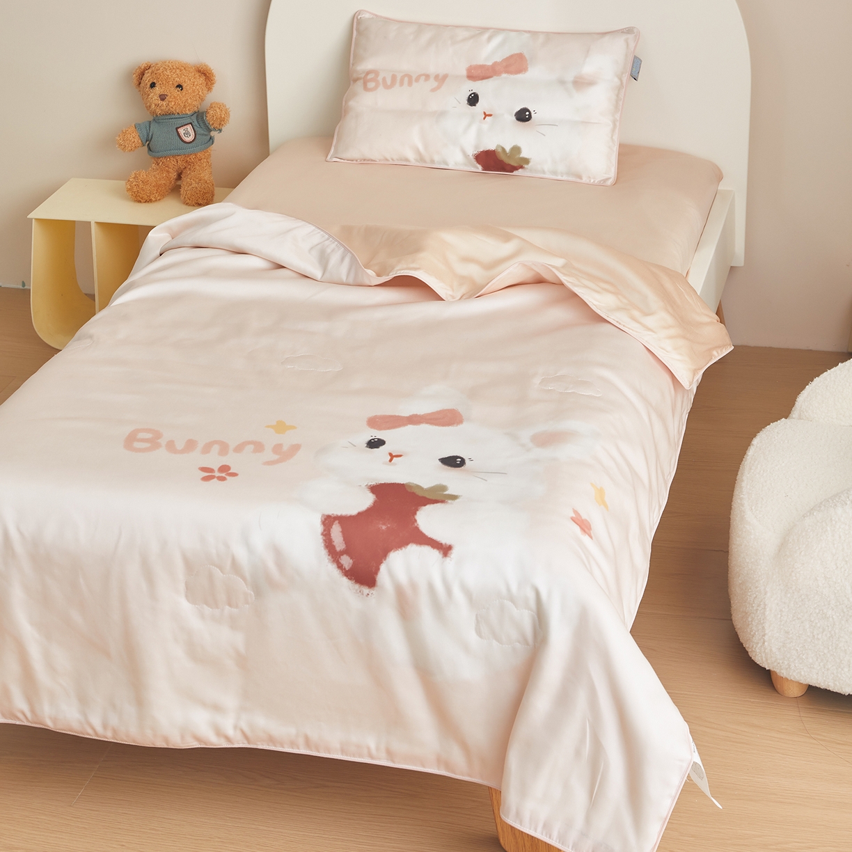 91家纺网 家纺一手货源 找家纺 荷马之梦 2026新款60s兰精天丝原创数码印花山茶花桑蚕丝儿童夏被 番茄兔兔