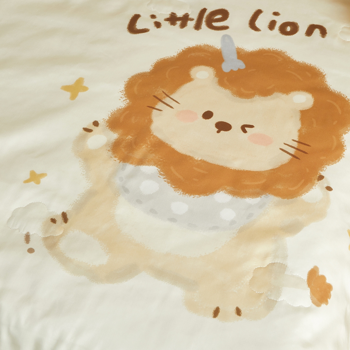 91家纺网 家纺一手货源 找家纺 荷马之梦 2026新款60s兰精天丝原创数码印花山茶花桑蚕丝儿童夏被 馋嘴小狮