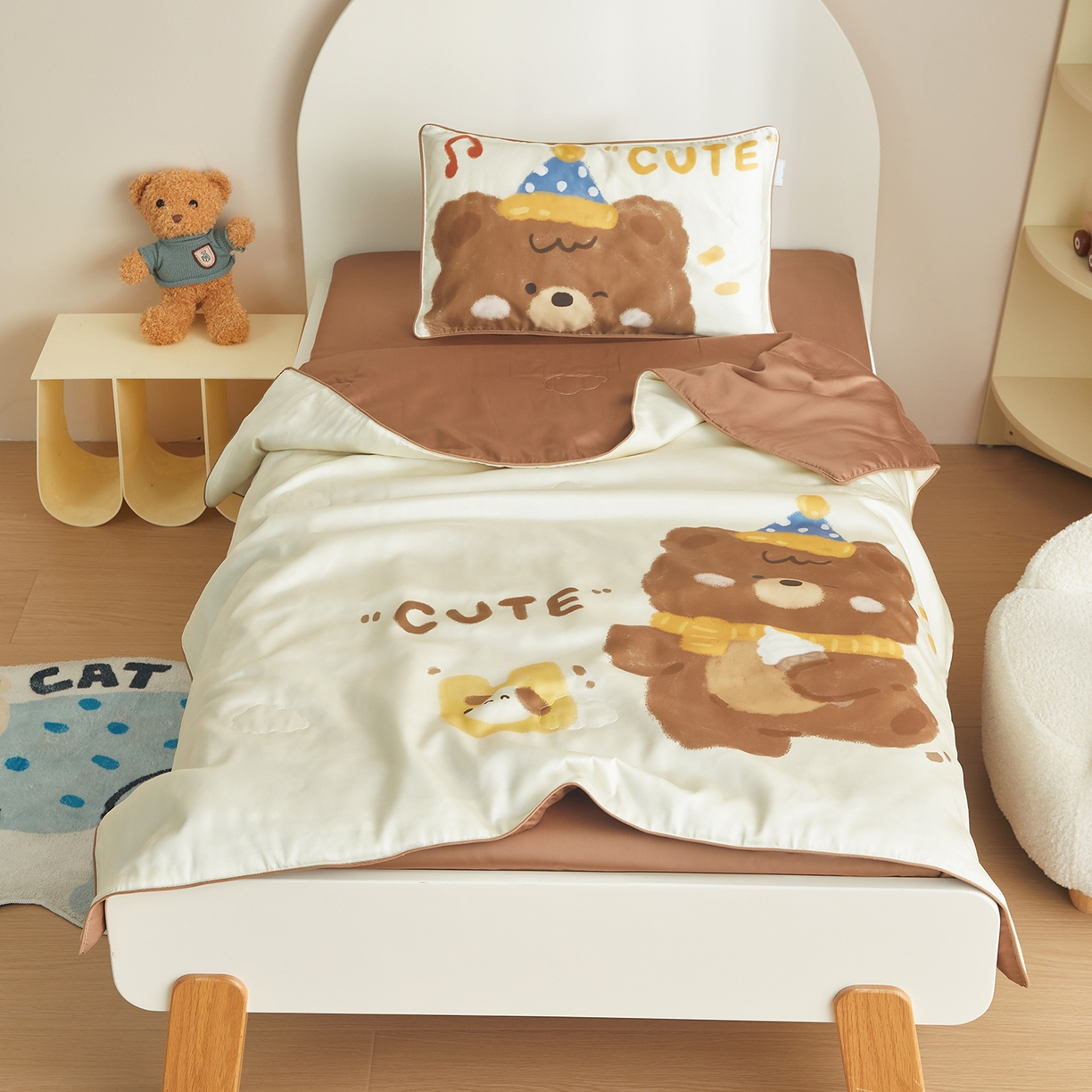 91家纺网 家纺一手货源 找家纺 荷马之梦 2026新款60s兰精天丝原创数码印花山茶花桑蚕丝儿童夏被 糯糯小熊