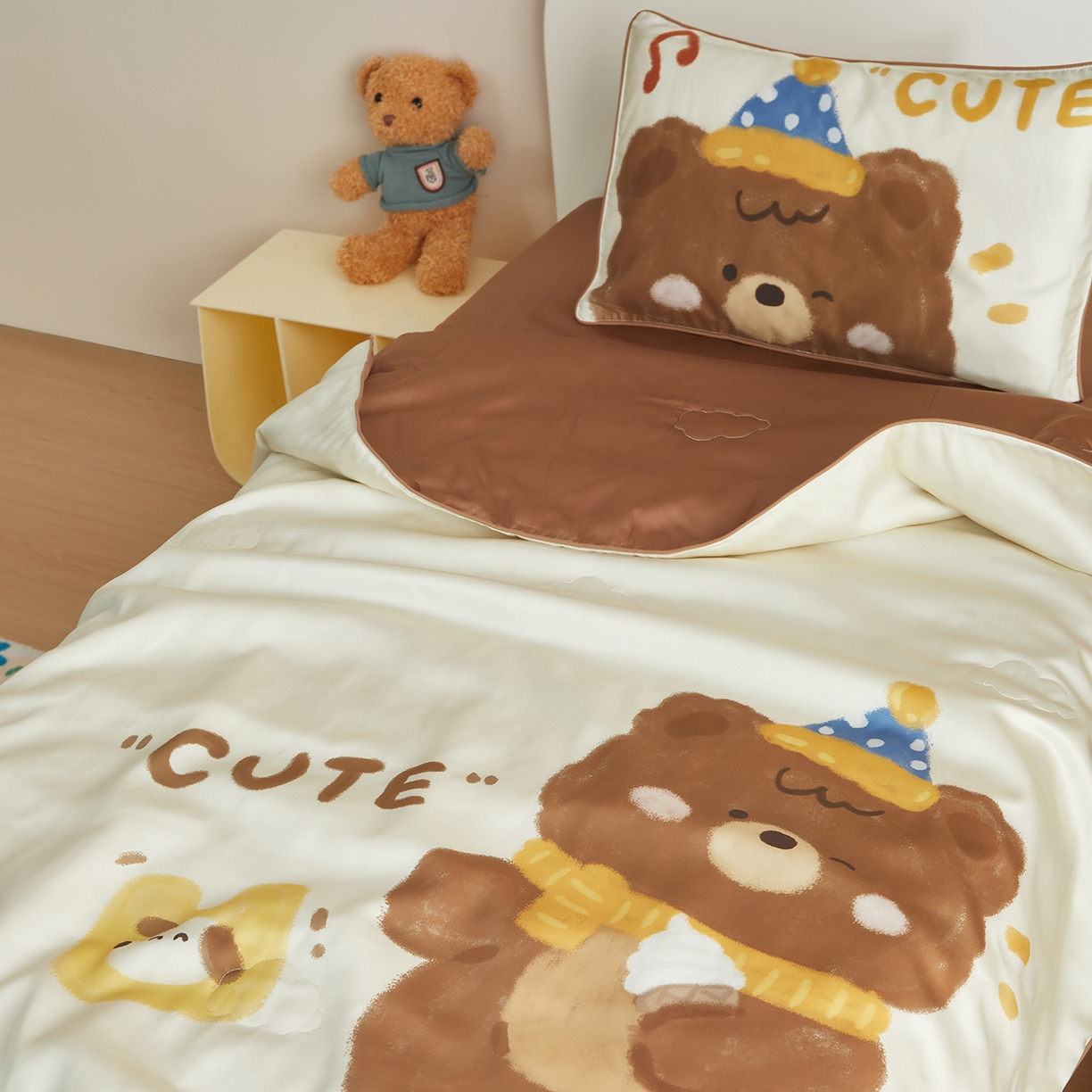 91家纺网 家纺一手货源 找家纺 荷马之梦 2026新款60s兰精天丝原创数码印花山茶花桑蚕丝儿童夏被 糯糯小熊