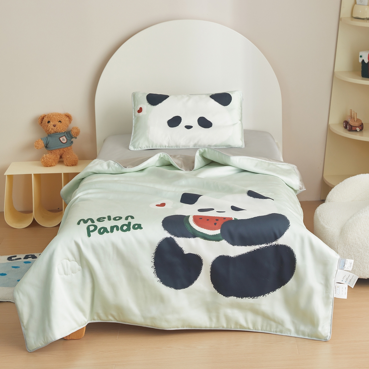 91家纺网 家纺一手货源 找家纺 荷马之梦 2026新款60s兰精天丝原创数码印花山茶花桑蚕丝儿童夏被 西瓜熊猫