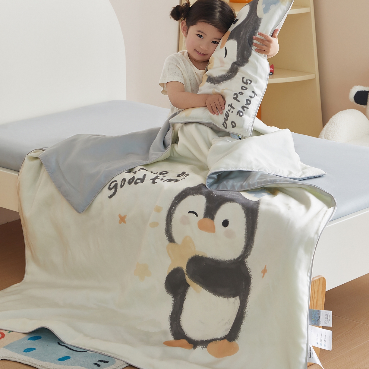 91家纺网 家纺一手货源 找家纺 荷马之梦 2026新款60s兰精天丝原创数码印花山茶花桑蚕丝儿童夏被 星星企鹅