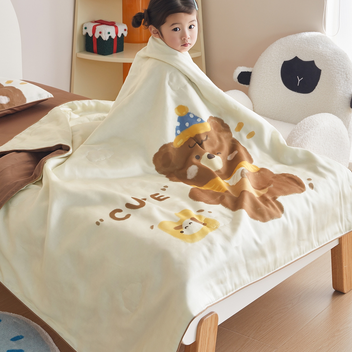 91家纺网 家纺一手货源 找家纺 荷马之梦 2026新款60s兰精天丝原创数码印花山茶花桑蚕丝儿童夏被 糯糯小熊