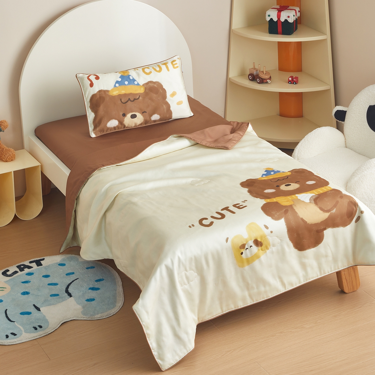 91家纺网 家纺一手货源 找家纺 荷马之梦 2026新款60s兰精天丝原创数码印花山茶花桑蚕丝儿童夏被 糯糯小熊