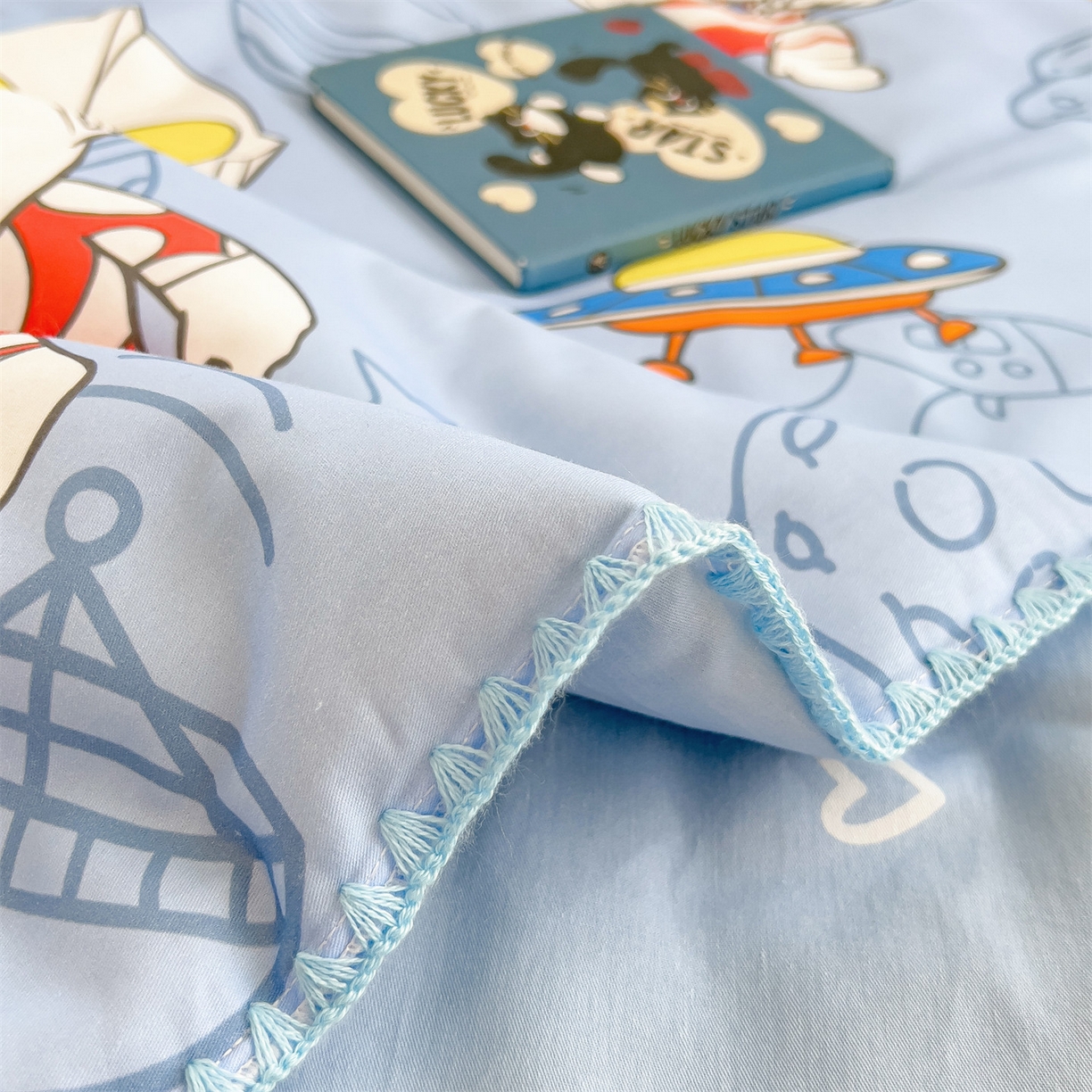 91家纺网 家纺一手货源 找家纺 兄弟坊 2026新款正版授权卡通全棉13370印花夏被夏凉被儿童被 夏被四件套 星舰蓝奥特