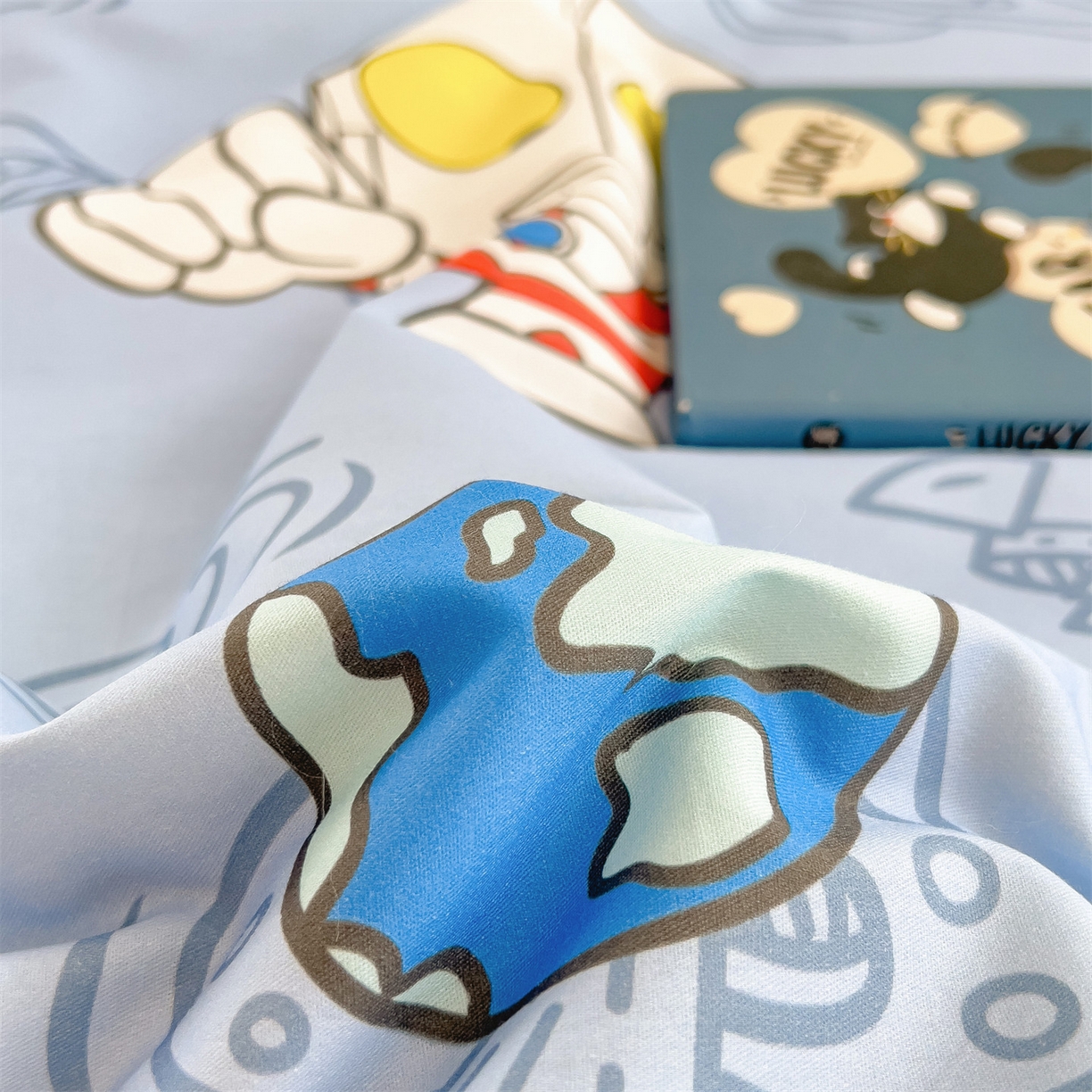 91家纺网 家纺一手货源 找家纺 兄弟坊 2026新款正版授权卡通全棉13370印花夏被夏凉被儿童被 夏被四件套 星舰蓝奥特