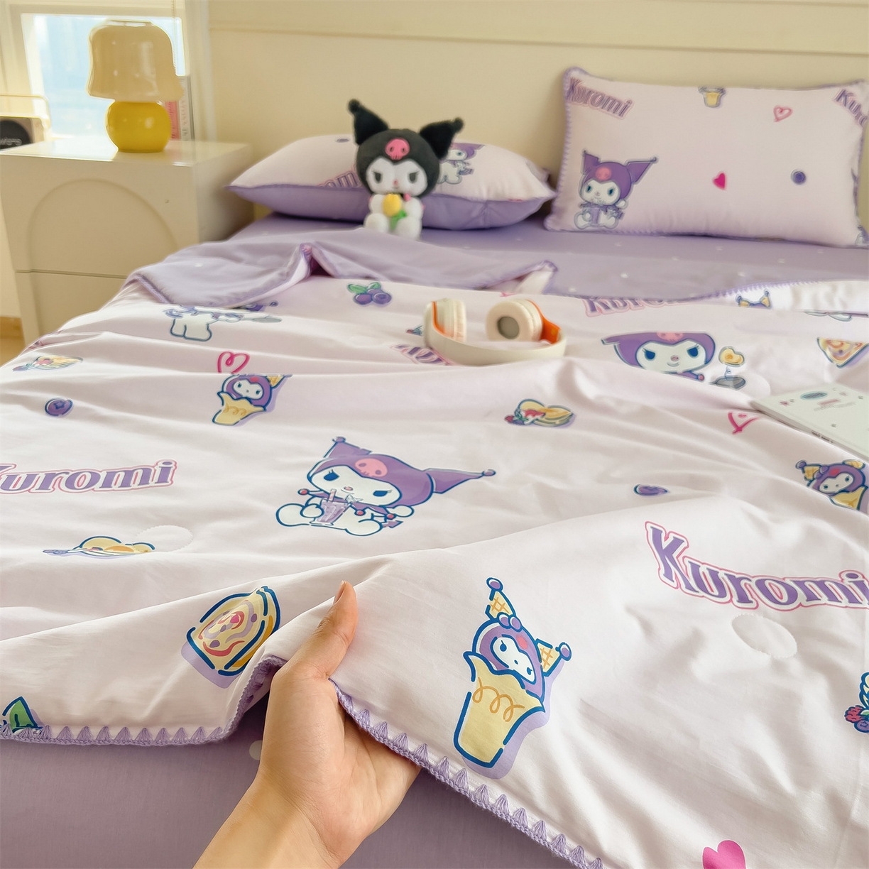 91家纺网 家纺一手货源 找家纺 兄弟坊 2026新款正版授权卡通全棉13370印花夏被夏凉被儿童被 夏被四件套 紫梦库洛米