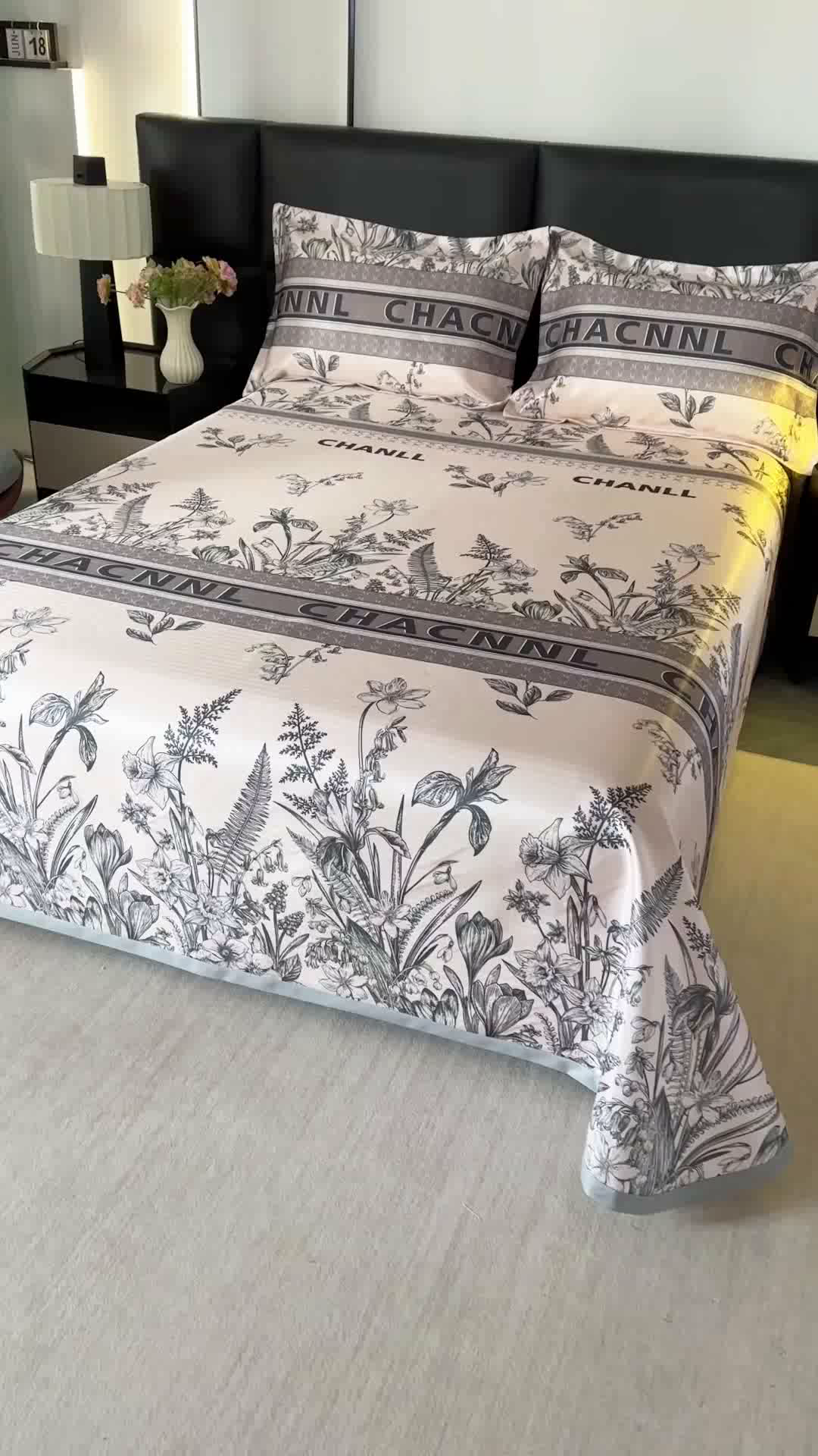 91家纺网 家纺一手货源 找家纺 绒品壹家家纺 2026新款立体数码印花凉感丝冰丝席软凉席席子三件套 轻奢生活