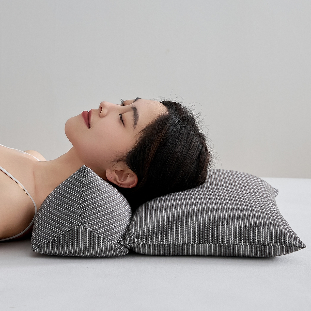 91家纺网 家纺一手货源 找家纺 乐可 2026新款条纹生态荞麦组合枕枕头枕芯 生态组合枕-深灰