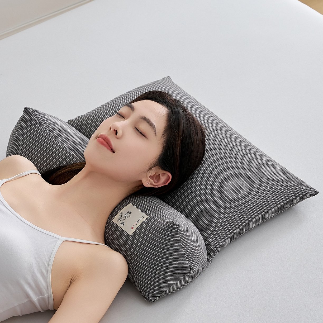 91家纺网 家纺一手货源 找家纺 乐可 2026新款条纹生态荞麦组合枕枕头枕芯 生态组合枕-深灰