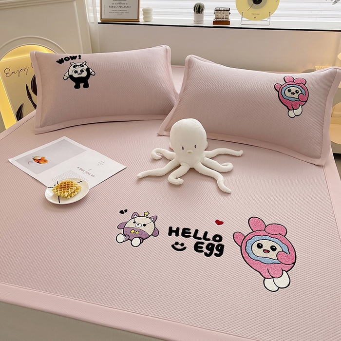 91家纺网 家纺一手货源 找家纺 炫拼家纺 2026新款A类满天星凉豆豆卡通毛巾绣大包边复合凉席 萌宠伙伴