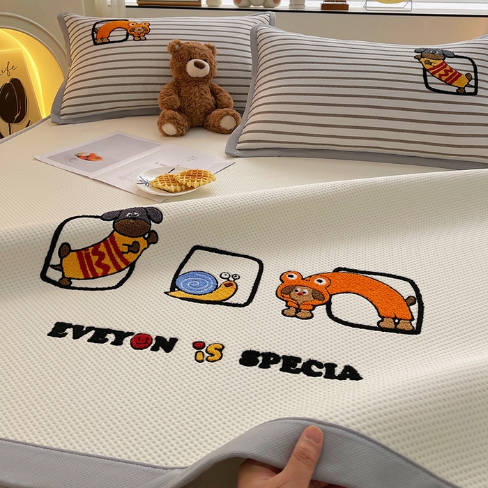 91家纺网 家纺一手货源 找家纺 炫拼家纺 2026新款A类满天星凉豆豆卡通毛巾绣大包边复合凉席 淘气汪汪-奶白