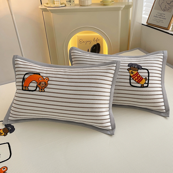 91家纺网 家纺一手货源 找家纺 炫拼家纺 2026新款A类满天星凉豆豆卡通毛巾绣大包边复合凉席 淘气汪汪-奶白