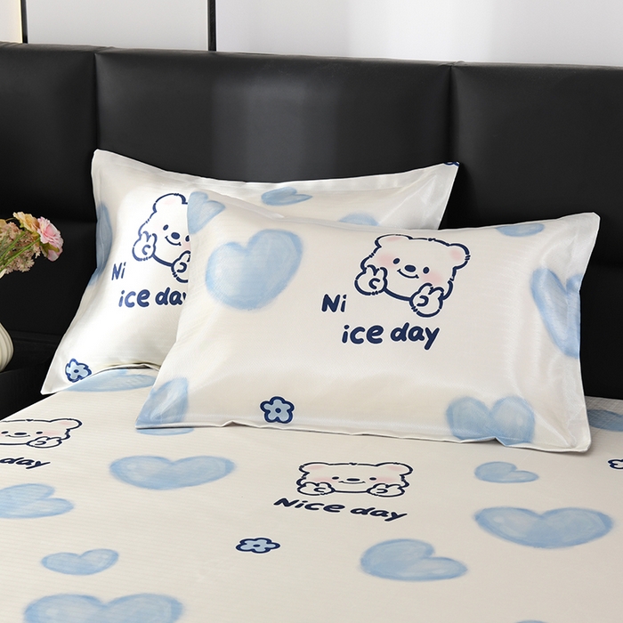 91家纺网 家纺一手货源 找家纺 绒品壹家家纺 2026新款立体数码印花凉感丝冰丝席软凉席席子三件套 小熊  蓝