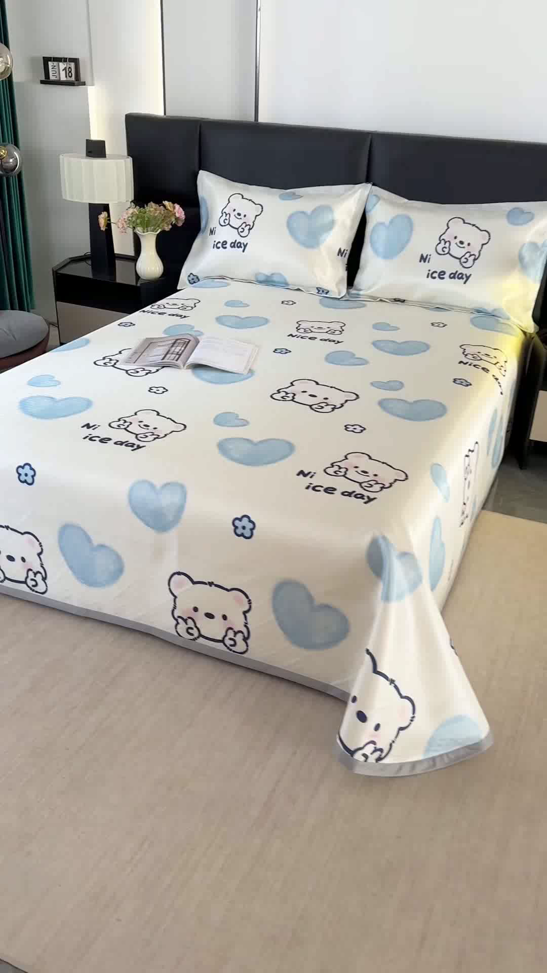 91家纺网 家纺一手货源 找家纺 绒品壹家家纺 2026新款立体数码印花凉感丝冰丝席软凉席席子三件套 小熊  蓝