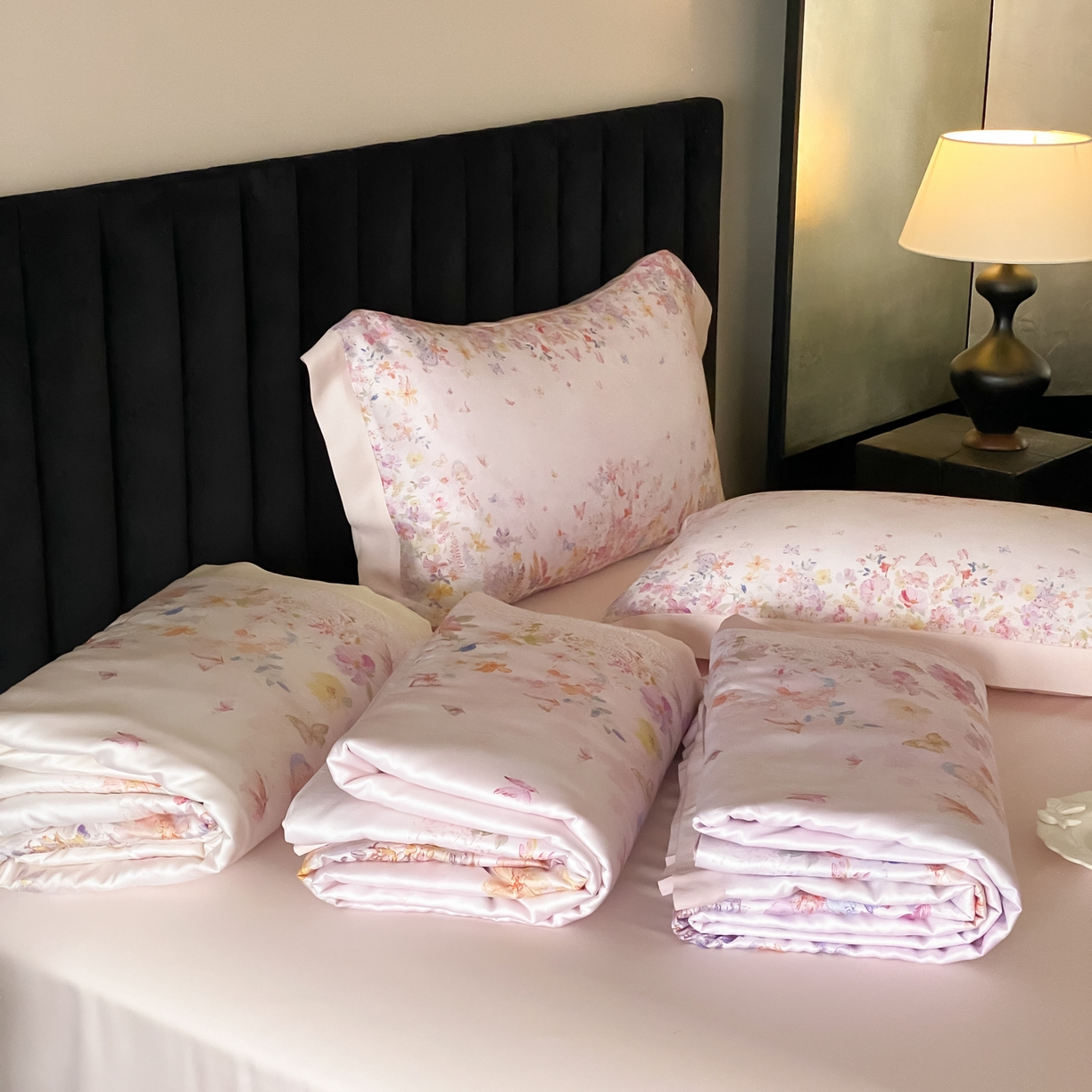 91家纺网 家纺一手货源 找家纺 云栖家居 2026新款60天丝数码印花夏被四件套-绮梦花间 组合图