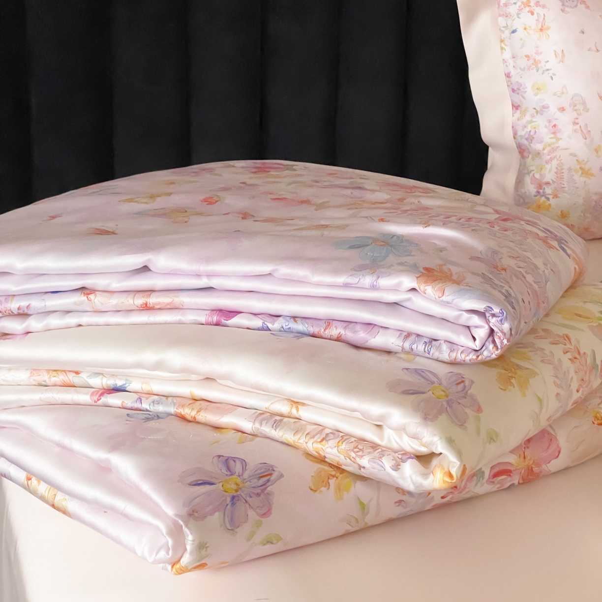 91家纺网 家纺一手货源 找家纺 云栖家居 2026新款60天丝数码印花夏被四件套-绮梦花间 组合图